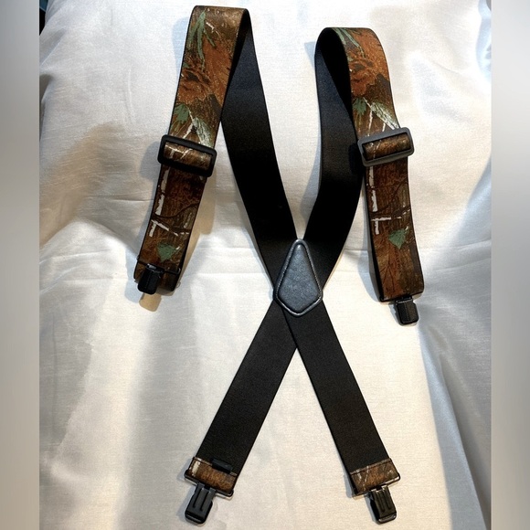 RealTree Camo Suspenders Clip On Outdoor Hunting  Clip on Style  2” wide Elastic - Picture 3 of 6